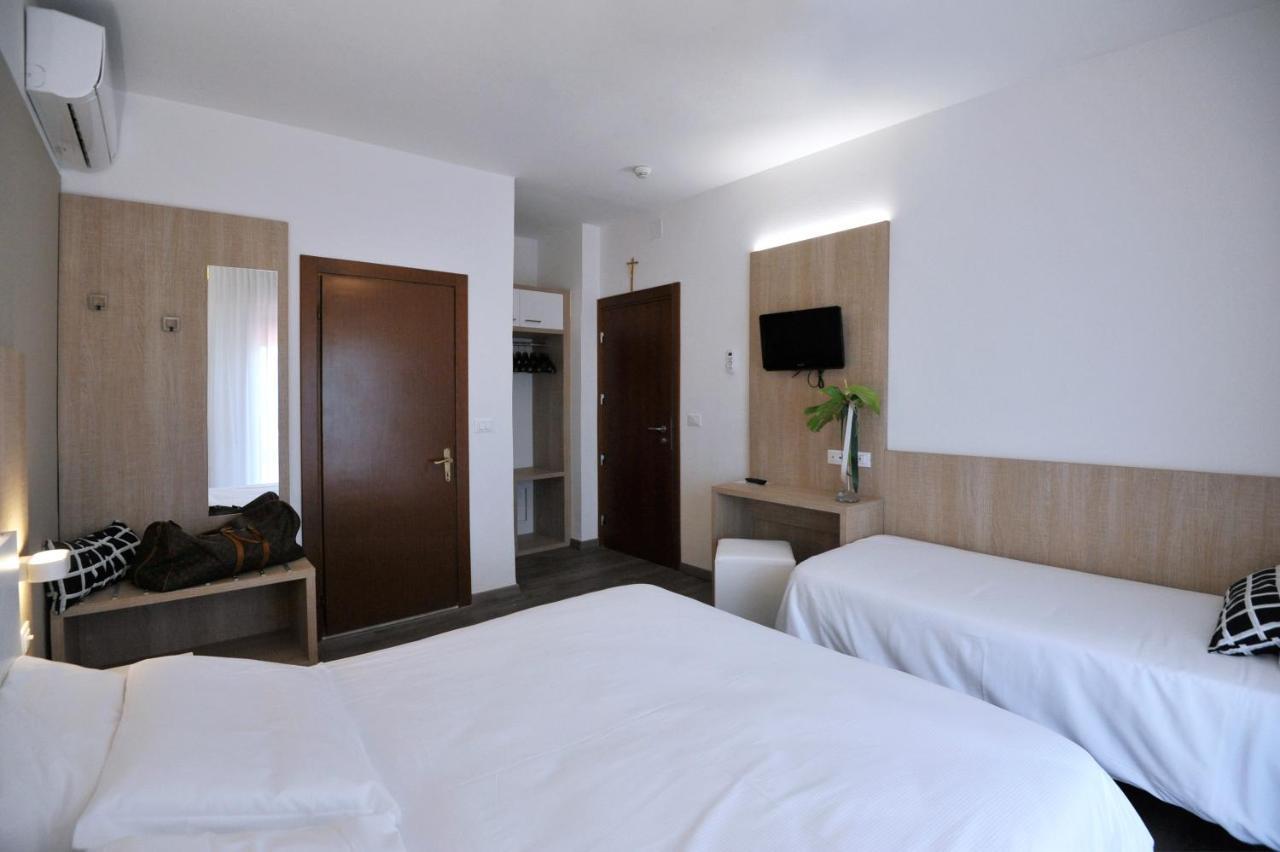 Hotel Etna Caorle Exterior foto